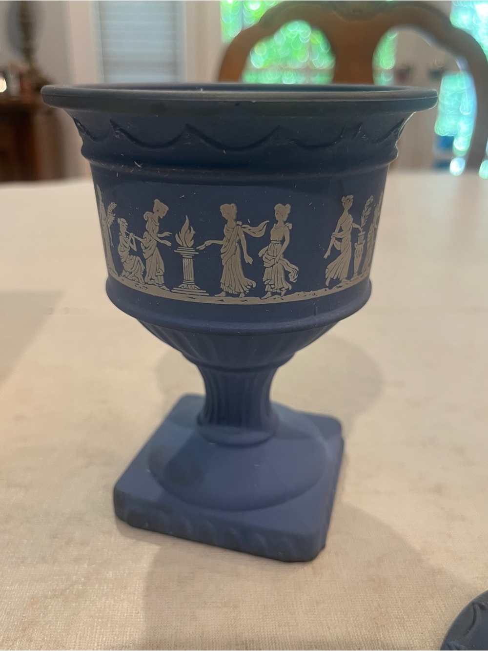 Vintage AVON Avonshire Grecian themed blue lidded dish with its original box. - Picture 4 of 9